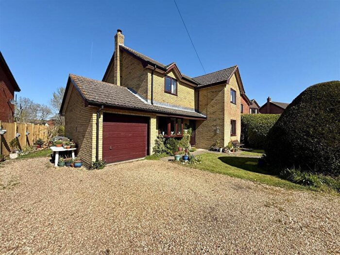 4 Bedroom Detached House For Sale In New Road, Porchfield, Newport, PO30