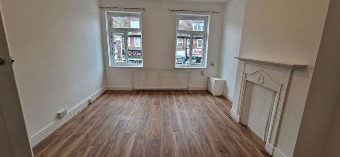 4 Bedroom Flat To Rent In Silkstream Parade, Watling Avenue, Burnt Oak, Edgware, HA8