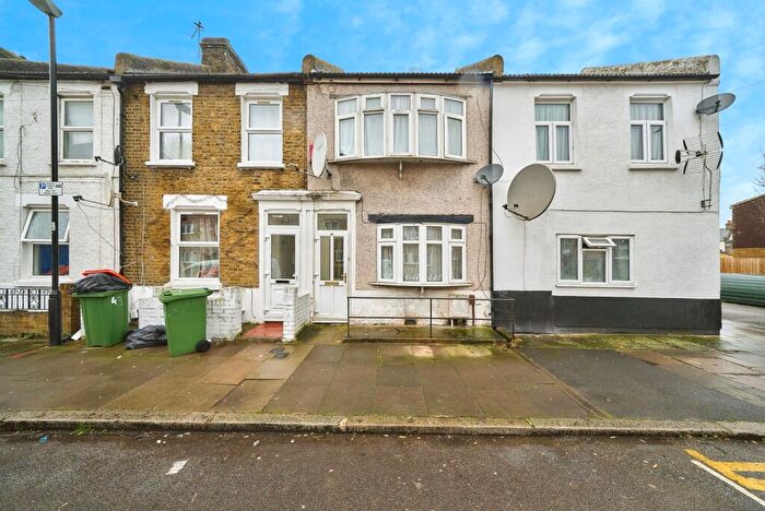 3 Bedroom End Of Terrace House For Sale In Exning Road, London, London, E16