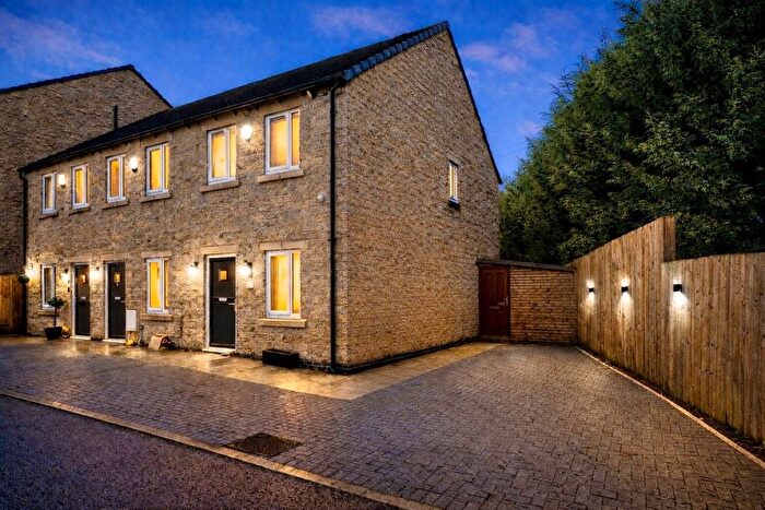 2 Bedroom End Terrace House For Sale In John Walton Close, Glossop, SK13