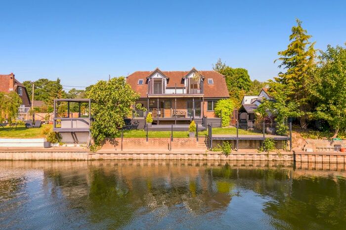5 Bedroom Detached House To Rent In Ham Island, Old Windsor, Windsor, SL4