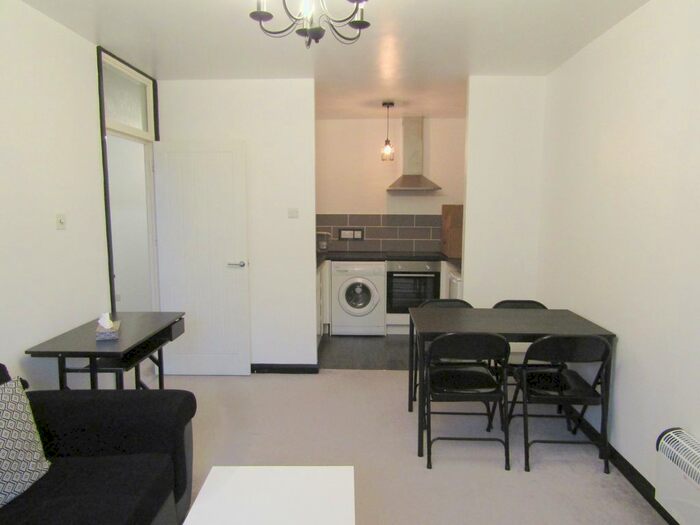 1 Bedroom Flat To Rent In Trinity Close, Leytonstone, E11