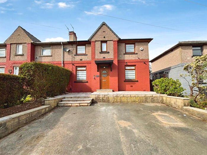 3 Bedroom Semi Detached House For Sale In Halifax Road, Bradford, BD6