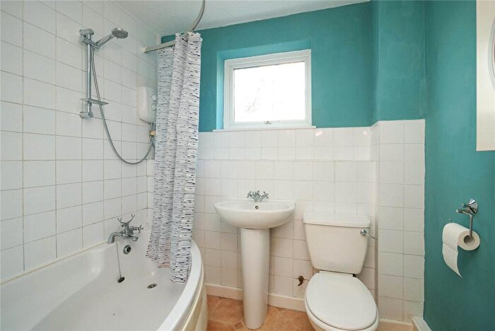 1 Bedroom Flat To Rent In Otley Road, Charlestown, Shipley, West Yorkshire, BD17