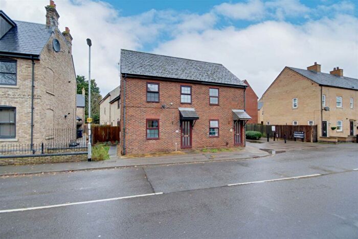 Apartment To Rent In Robbs Walk, St. Ives, PE27