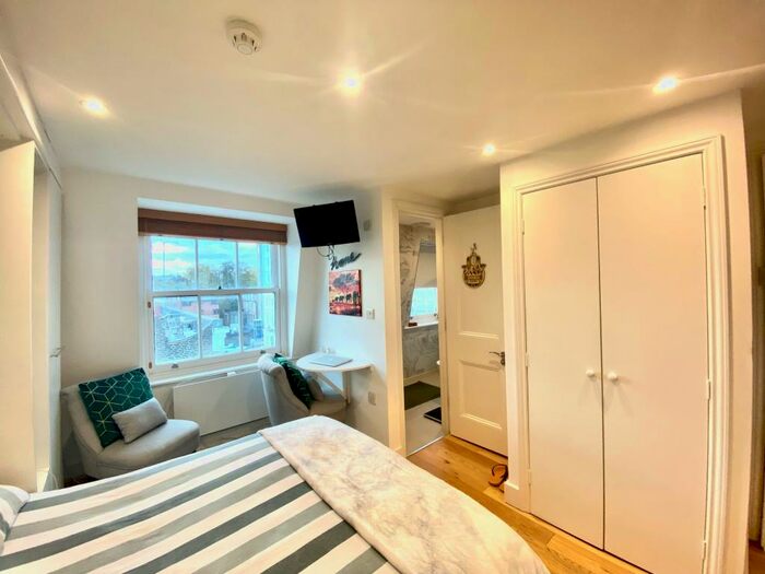 Apartment To Rent In Coleherne Road, SW10