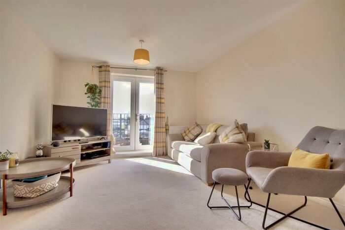 2 Bedroom Flat To Rent In Arras Road, Portsmouth, PO3