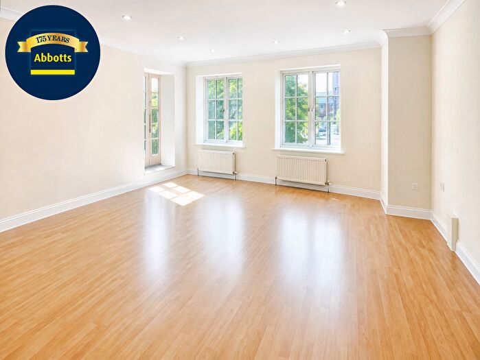 2 Bedroom Apartment To Rent In Baddow Road, Chelmsford, CM2