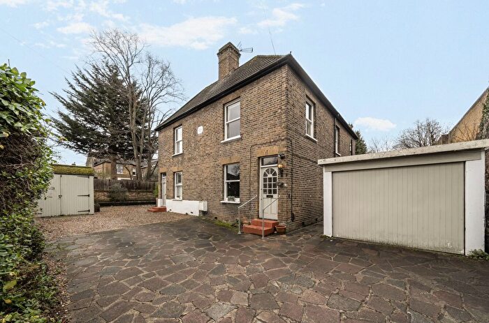 3 Bedroom Semi-Detached House For Sale In Alma Road, Sidcup, DA14