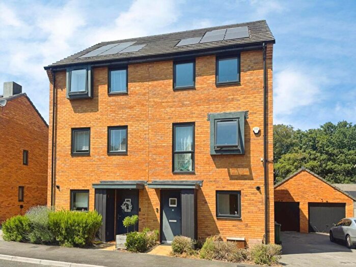 4 Bedroom Semi Detached House To Rent In Divot Way, Basingstoke, Hampshire, RG24