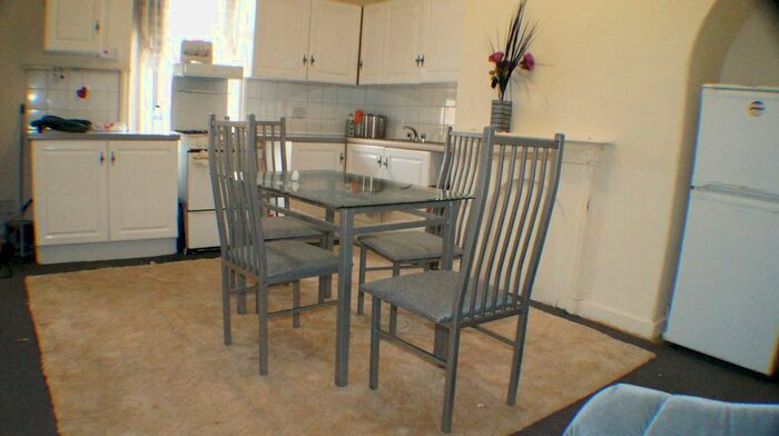 1 Bedroom Flat To Rent In Lumb Lane, Manningham, Bradford, BD8