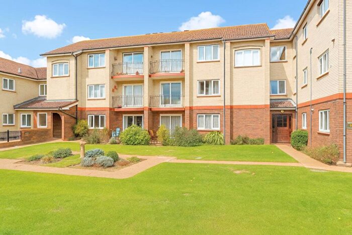 2 Bedroom Flat For Sale In Wonderful Apartment * Shanklin, PO37