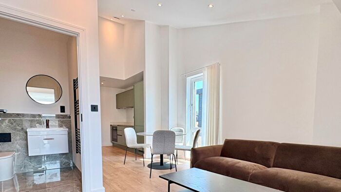 1 Bedroom Flat To Rent In Windsor Bridge Road, Bath, BA2