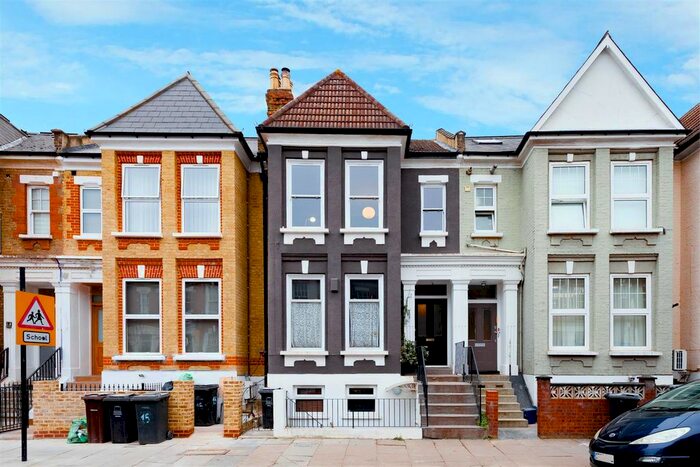 3 Bedroom Flat To Rent In Forburg Road, Stoke Newington, N16