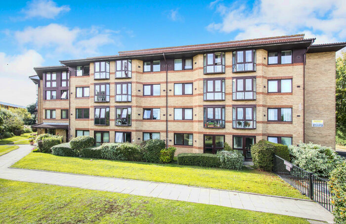 1 Bedroom Flat To Rent In Dean Park, BH1