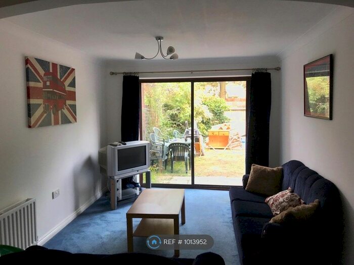 4 Bedroom Semi-Detached House To Rent In Beaumont Place, Isleworth, TW7