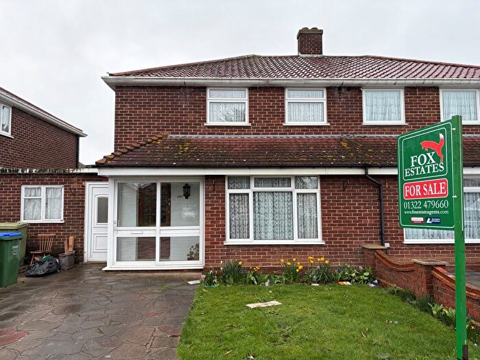 3 Bedroom Semi Detached House For Sale In The Pantiles, Bexleyheath, DA7