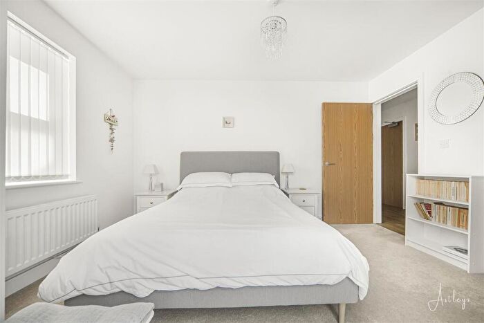 3 Bedroom Apartment For Sale In Bayview, Overland Road, Mumbles, Swansea, City And County Of Swansea., SA3