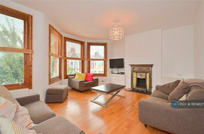 2 Bedroom Flat To Rent In Falkland Road, London, N8