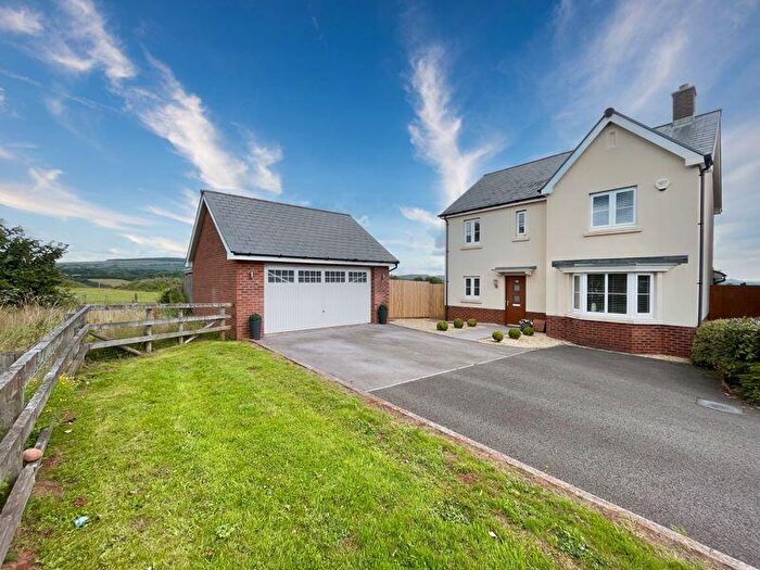 4 Bedroom Detached House For Sale In Bryn Celyn, Llanharry, CF72