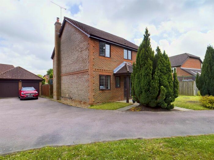 4 Bedroom Detached House To Rent In Saxon Road, Worth, Crawley, RH10