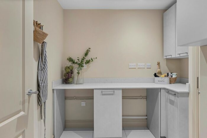 1 Bedroom Flat For Sale In Lovekin Gate, Blossomfield Road, Solihull, B91