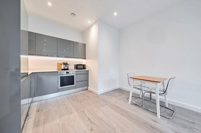 1 Bedroom Apartment For Sale In Ladymead, Guildford, Surrey, GU1