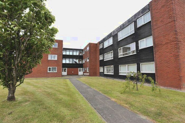 2 Bedroom Flat For Sale In Chester Avenue, Poulton-le-Fylde, Lancs, FY6