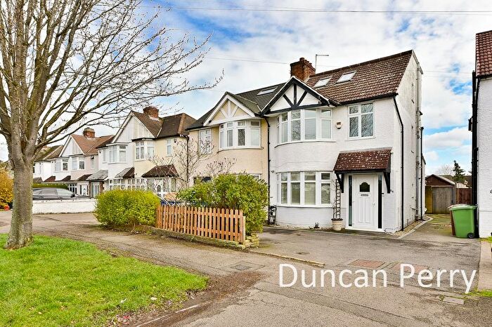 4 Bedroom Semi Detached House For Sale In Auckland Road, Potters Bar, EN6