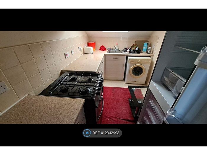 1 Bedroom Flat To Rent In Wellington Street East, Salford, M7
