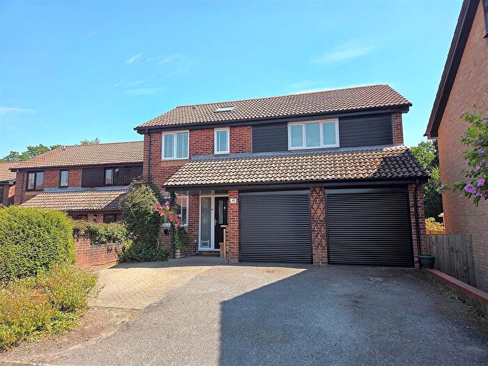 4 Bedroom Detached House For Sale In Lambourne Drive, Locks Heath, Southampton, SO31