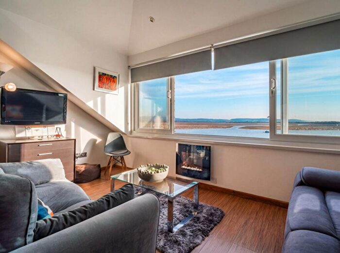 1 Bedroom Flat For Sale In Glandovey Terrace, Otago, LL35