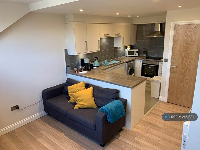 2 Bedroom Flat To Rent In Headingley Lane, Leeds, LS6
