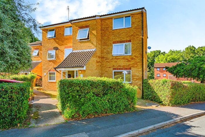 1 Bedroom Flat For Sale In Valley Green, Hemel Hempstead, HP2