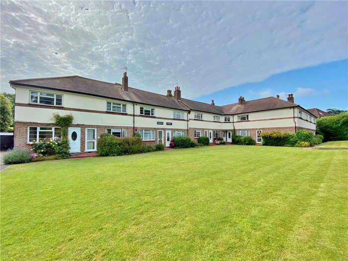 2 Bedroom Flat To Rent In Hampton Road, Twickenham, TW2