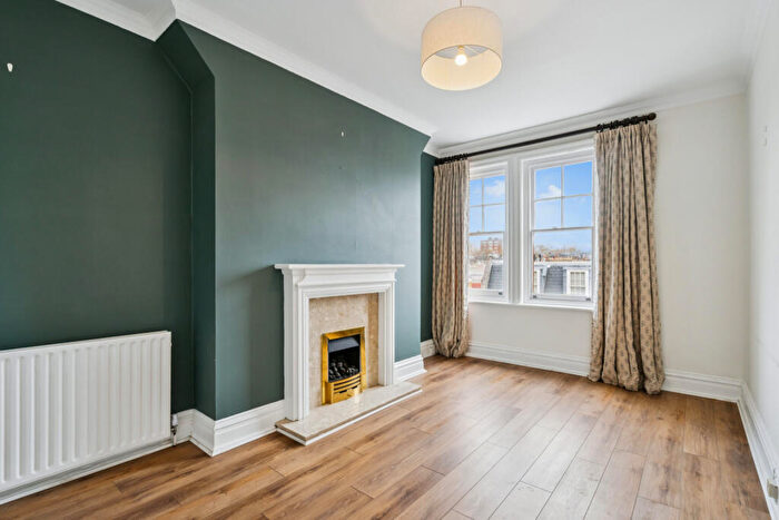 2 Bedroom Apartment For Sale In Park Walk, London, SW10