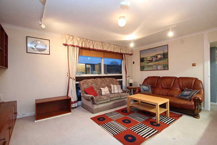 2 Bedroom Flat To Rent In Maresfield, Croydon, CR0