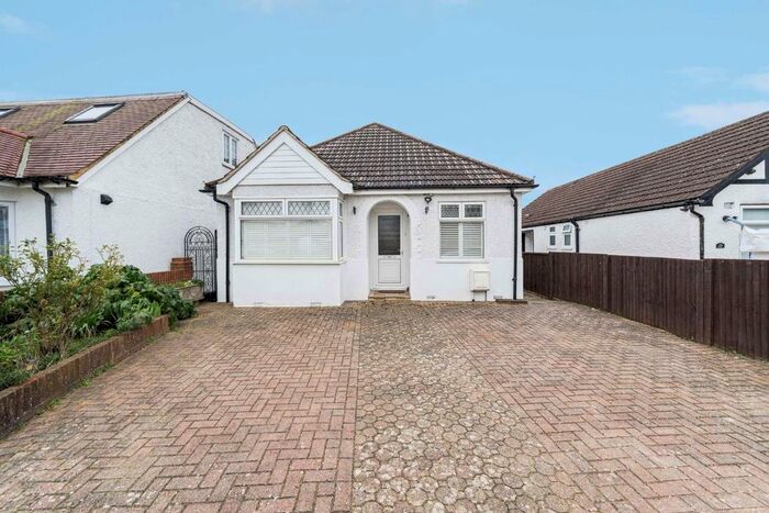 4 Bedroom Bungalow To Rent In Ravenor Park Road, Greenford, UB6