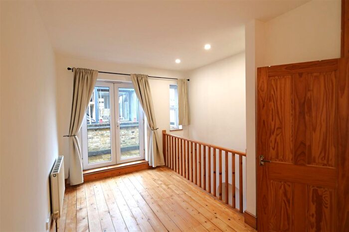 1 Bedroom Property To Rent In Lambton Road, Raynes Park, SW20