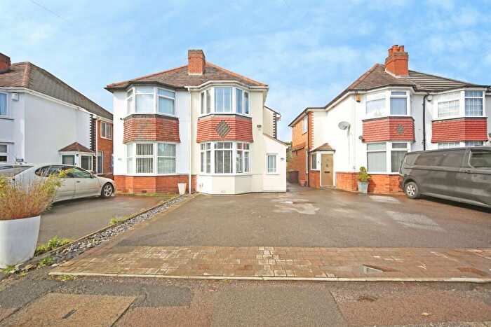 4 Bedroom Semi Detached House For Sale In Marshall Lake Road, Shirley, Solihull, B90