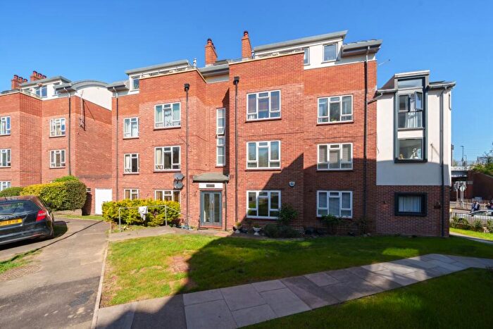 2 Bedroom Flat To Rent In Courtlands Maidenhead, SL6