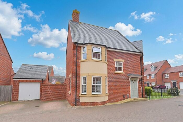 3 Bedroom Semi-Detached House For Sale In Coates Road, Biggleswade, SG18