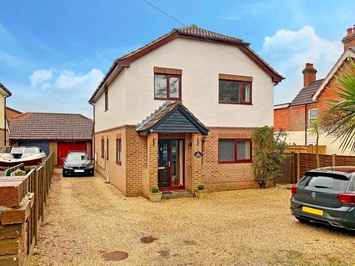 4 Bedroom Detached House To Rent In Brook Lane, Sarisbury Green, Southampton, SO31