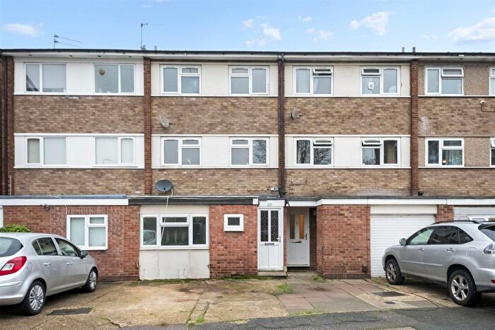 4 Bedroom Town House For Sale In Broomcroft Avenue, Northolt, UB5
