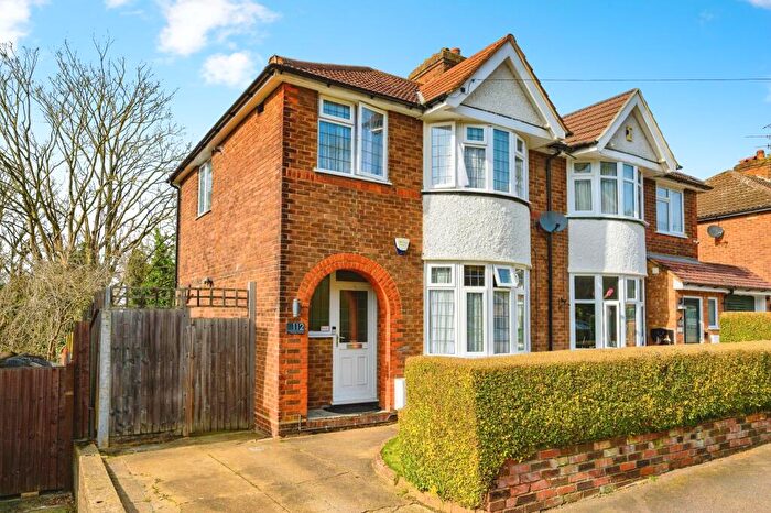 3 Bedroom Semi-Detached House For Sale In Pomfret Avenue, Luton, Bedfordshire, LU2