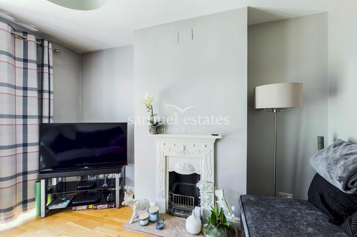 2 Bedroom Maisonette To Rent In Runnymede, Colliers Wood, SW19