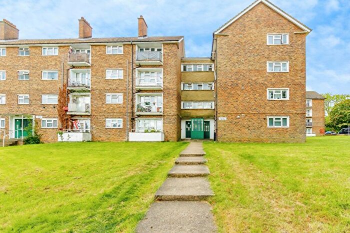 1 Bedroom Flat For Sale In Lodge Lane, New Addington, Croydon, CR0