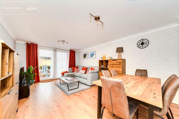 2 Bedroom Flat To Rent In Neptune Court, Brighton Marina, BN2