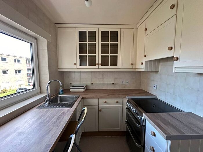 2 Bedroom Flat For Sale In Ferndale Close, Tunbridge Wells, Kent, TN2