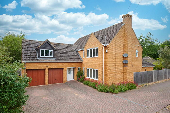 4 Bedroom Detached House For Sale In Meadow Lane, Raunds, NN9